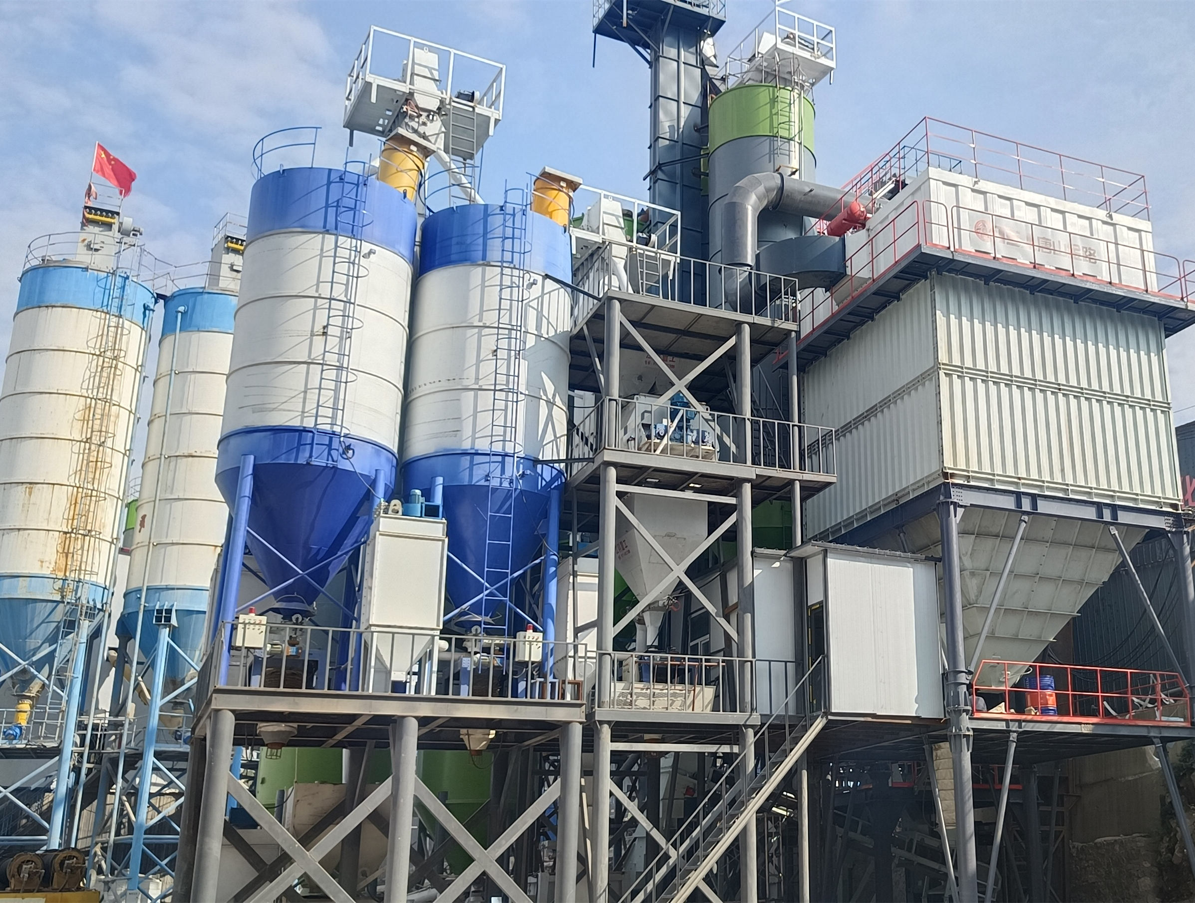 機(jī)制砂成建筑用砂主要來源，唐山金路制砂樓提供高標(biāo)準(zhǔn)機(jī)制砂生產(chǎn)設(shè)備